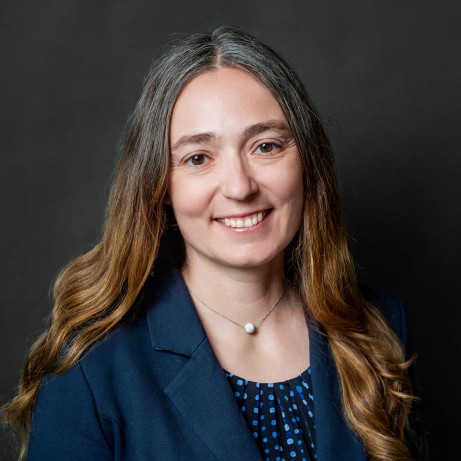 headshot of lindsey worth