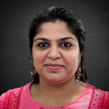 headshot of deepali mendiratta
